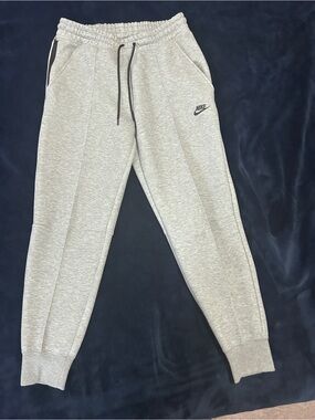 Nike tech fleece joggers Grey Medium men and women.